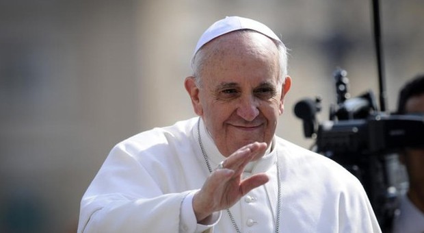 Papa Francesco all'Angelus prega per l'Ucraina: «Rispettare impegni per giungere alla pace»