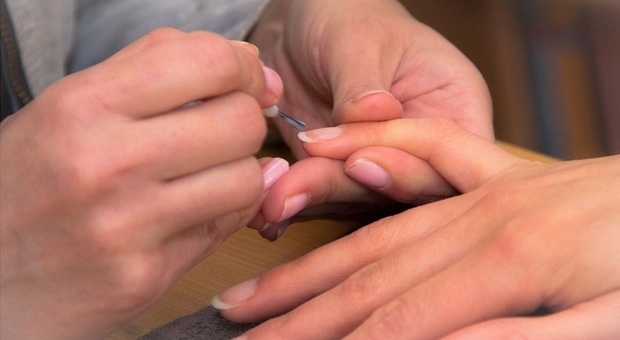 Essiccatore per la manicure con il gel può causare il tumore: le evidenze in uno studio americano