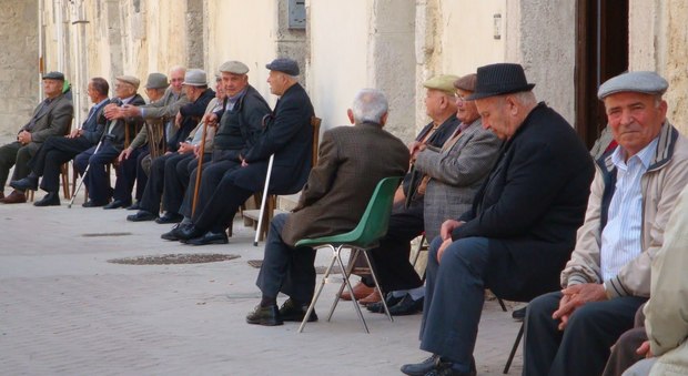 Italia paese più vecchio dell'Ue: boom di over 80 e speranza di vita più alta. “Welfare a rischio”