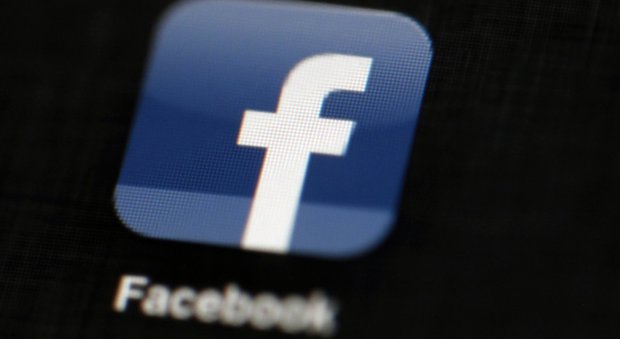 Facebook, il Financial Times: «Sospeso l'uso dei dati di WhatsApp per la pubblicità in Europa»