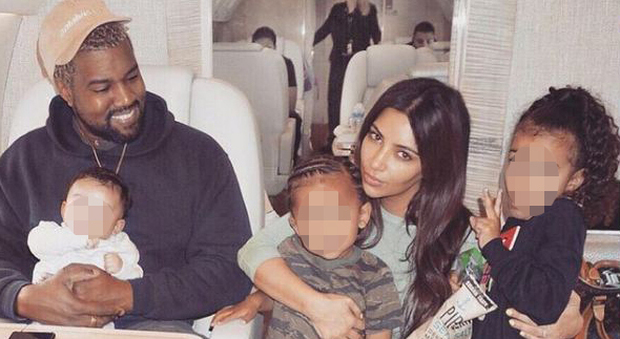 Kanye West contro Kim Kardashian. Il rapper infuriato per la figlia North: «Non è sicuro»