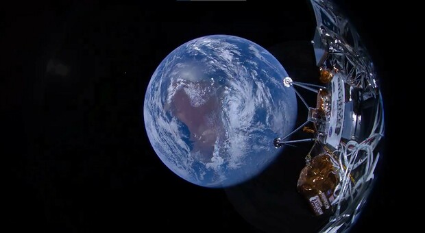 Odysseus saluta la Terra dalla Luna: le prime foto. La missione privata Im-1 che punta ad allunare