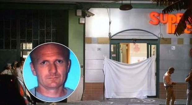 Napoli, rapina a supermarket finisce nel sangue: ucciso un cliente