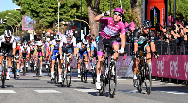 L'arrivo a Brindisi del Giro d'Italia 2020