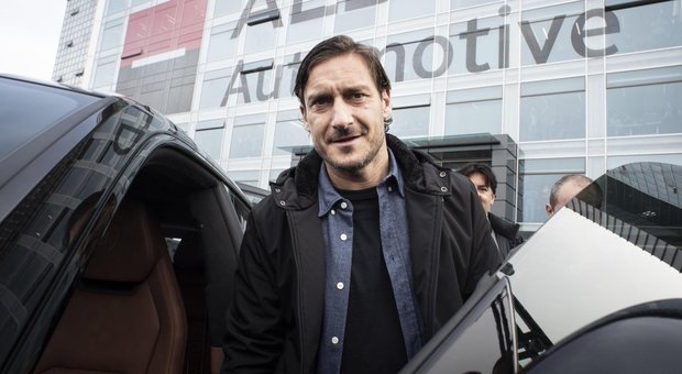 Francesco Totti si regala una nuova auto: è la Lamborghini Urus