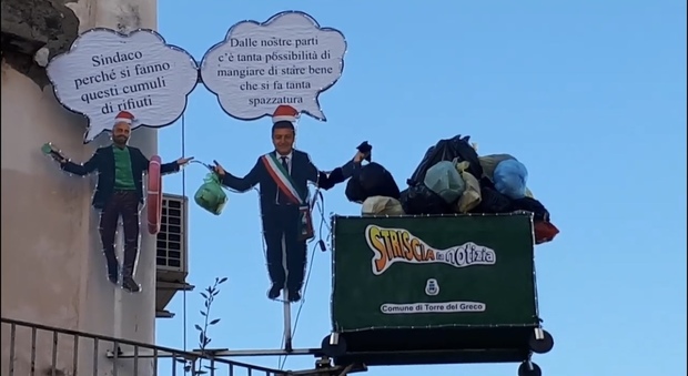 La gag tra il sindaco e Striscia: l’installazione di Natale è già cult nel Napoletano