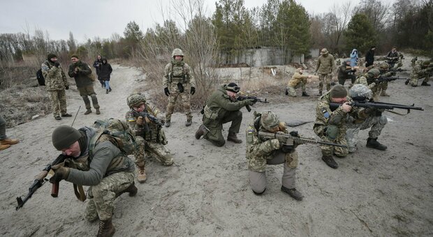 Crisi Russia-Ucraina, con le milizie musulmane che si preparano in moschea: «Qui per aiutare Kiev»