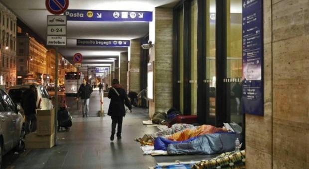 Roma, troupe di Matrix aggredita in diretta alla stazione Termini: denunciato un senzatetto