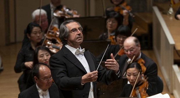 Il maestro Riccardo Muti con la Chicago Symphony Orchestra (foto Todd Rosenberg)
