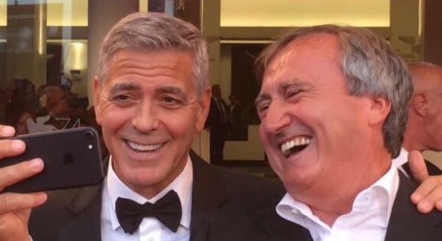 Selfie di Clooney col sindaco Brugnaro