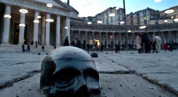 Napoli: dalla Montagna di Sale alle «capuzzelle», vandali all'assalto delle installazioni d'arte