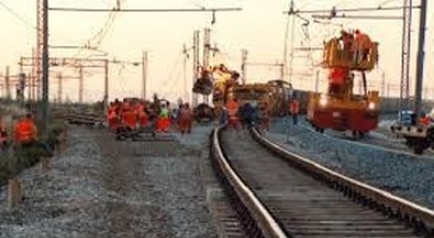 Incidente sul lavoro nella stazione ferroviaria: operaio napoletano muore folgorato