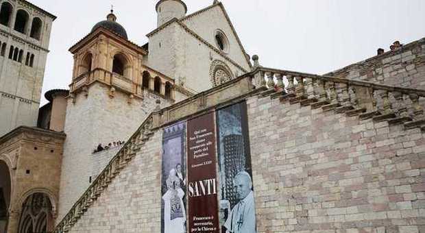 Assisi, migliaia di pellegrini per la vigilia della canonizzazione dei due papi