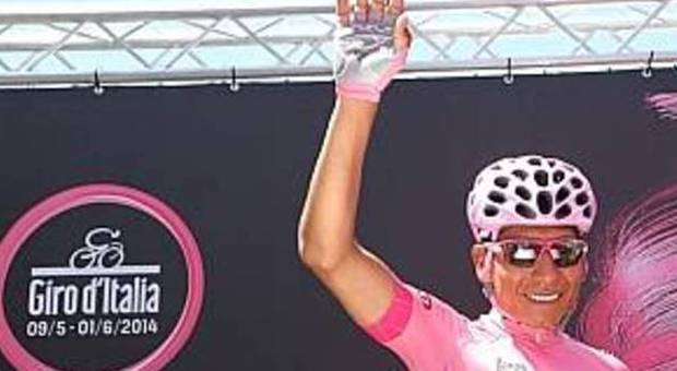 Il Giro d'Italia renderà omaggio al monumento del ciclista a Bosaro