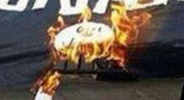 Sirte verso la liberazione, bruciate le bandiere nere dell'Isis