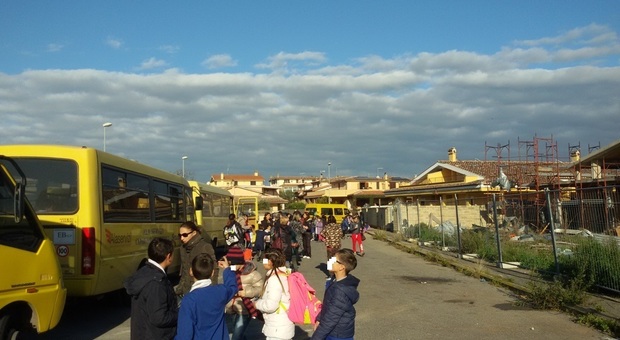 Ladispoli, fuga di Gpl nella scuola elementare Ilaria Alpi: evacuati 200 bambini