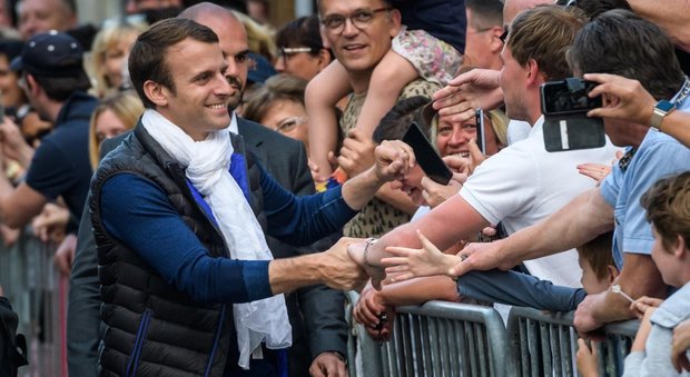 Francia, primo turno delle legislative: si profila un trionfo di Macron
