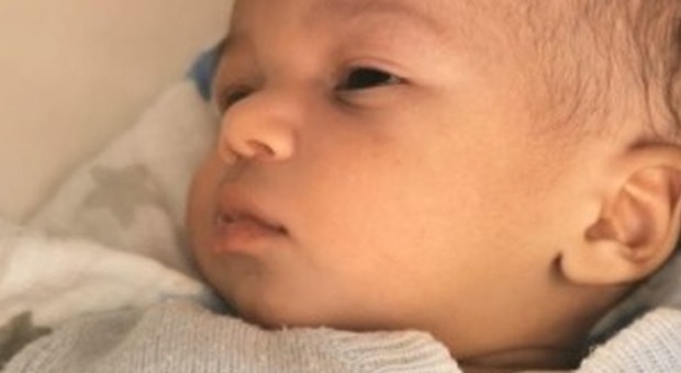 Gabriele, neonato morto per una meningite fulminante: genitori disperati. «Ci ha donato un amore immenso»