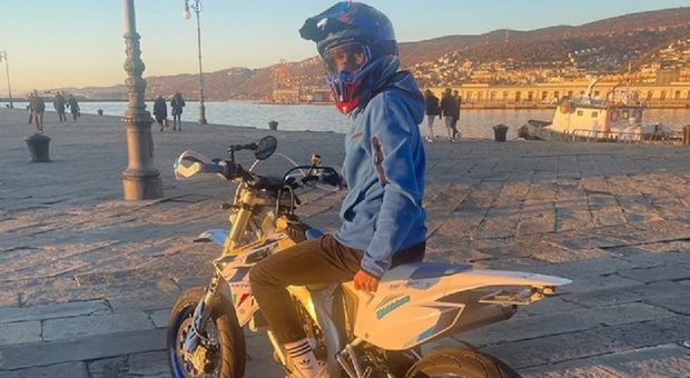 Cade con la motocicletta: Federico Huisman muore a 17 anni. Trovato dal papà che era andato a cercarlo