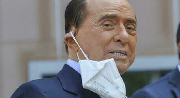 Ruby ter, Berlusconi salta l'udienza. Il legale: «Condizioni peggiorate, deve stare a riposo»