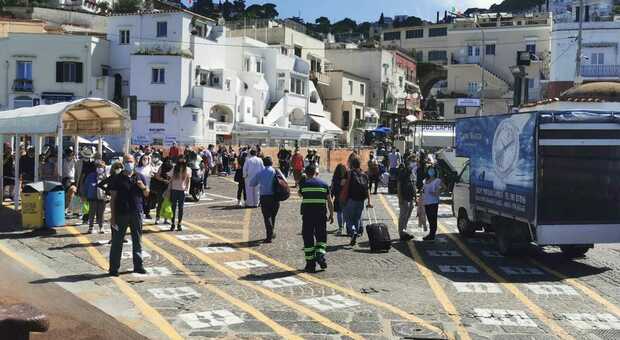 Stagione flop, a Capri scoppia la guerra agli acchiappa-turisti