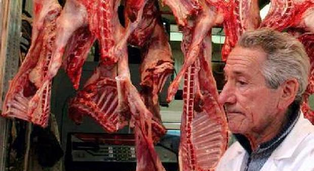 Animalisti contro i ristoratori: «Niente agnello in tavola, #luinonresuscita»