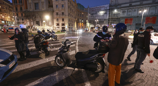 Coronavirus a Napoli, alla Sanità fermati 4 ragazzi sorpresi in piazza