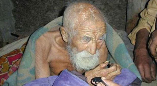 ​Il calzolaio che dice di avere 179 anni: «La morte si è dimenticata di me»