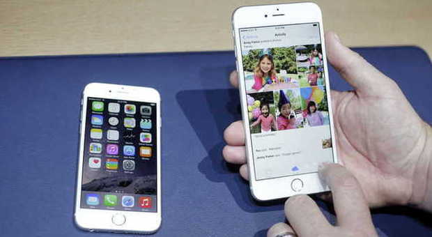 iPhone 6 e 6 Plus, si allungano i tempi di consegna. Apple: «Numero record di ordini»