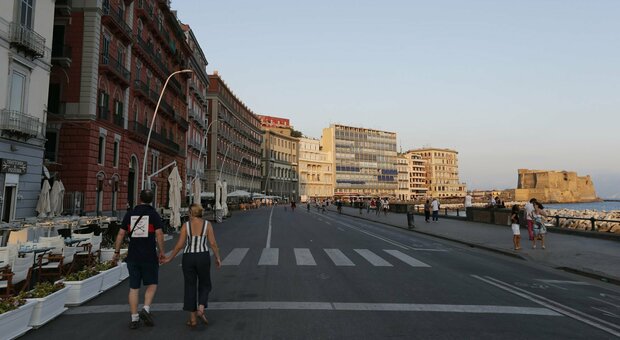 Lungomare di Napoli, 13,5 milioni di euro per i lavori: «Sarà una strada smart con wifi libero»