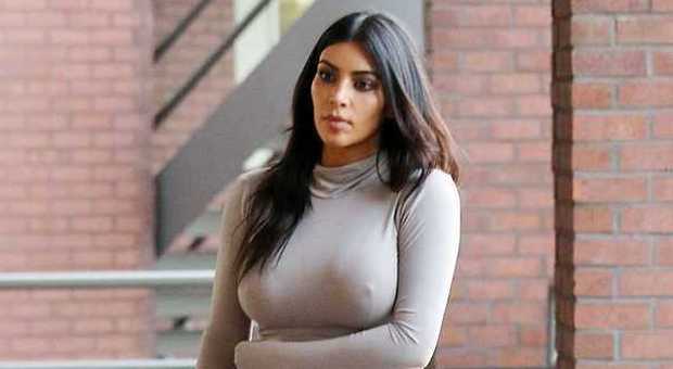 Kim Kardashian, lato B da urlo: forme in bella vista al centro estetico
