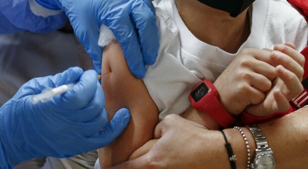Successo per i vaccini nelle scuole: 230 bambini al Vittorino da Feltre