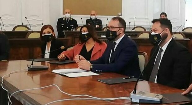 Castellammare, il sindaco Cimmino lancia la sfida: «Voto inquinato? Fate i nomi, pronto a lasciare se ci sono anomalie»