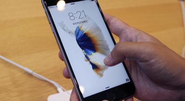 Usa, Fbi ha pagato 1.3 milioni ad hacker per entrare iPhone San Bernardino