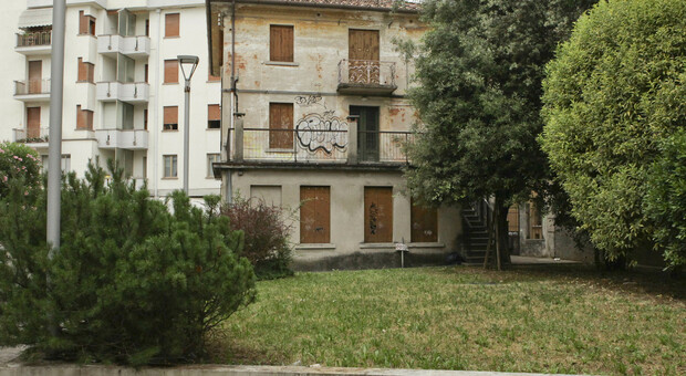 Il palazzo in via Pittoni