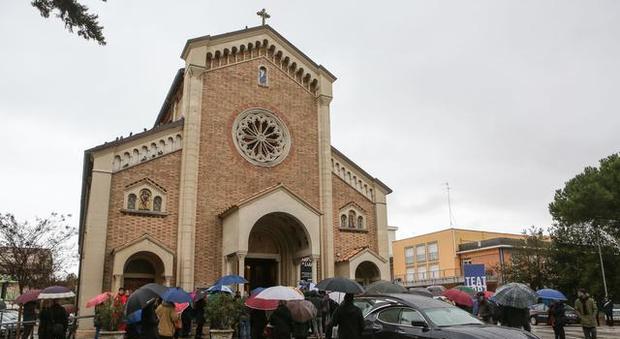 Ancona, donna si uccide nel cimitero davanti alla tomba dei genitori