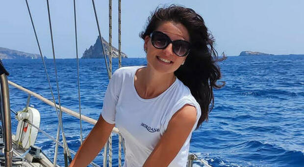 Donna morta asfissiata nell'incendio in barca, chi era Giulia Maccaroni: romana, 29 anni, una vita per il mare