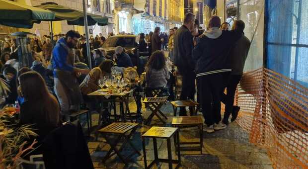 Movida a Napoli, vende alcol a minori: locale chiuso per 15 giorni