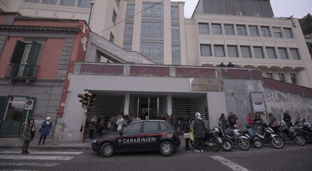 Napoli, studente si getta dal terrazzo dell'Università