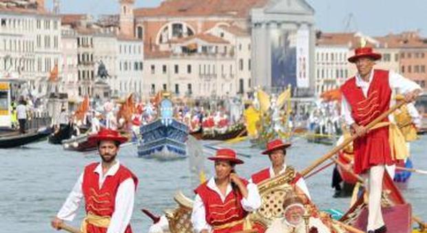 Oggi la Regata storica, Venezia si mette l'abito della festa