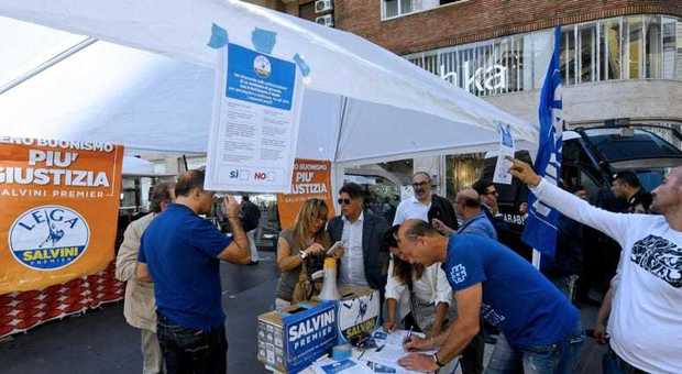 Castellammare, la Lega denuncia: «Aggrediti al gazebo dai centri sociali»