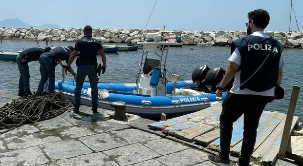 Napoli, sequestrato lido abusivo a Mappatella Beach: «Perché il Comune dà in affido la spiaggia?»