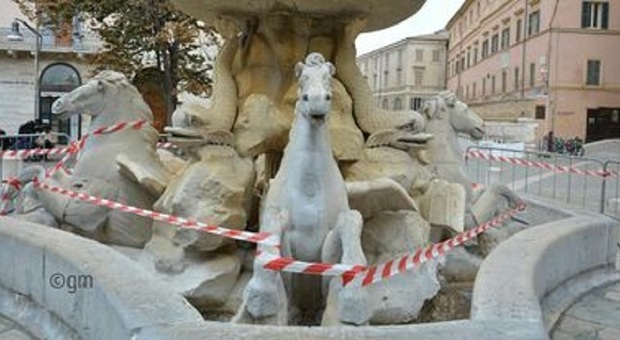Piazza Roma è incerottata: feste amare e turisti delusi. Natale si accende sulle ferite
