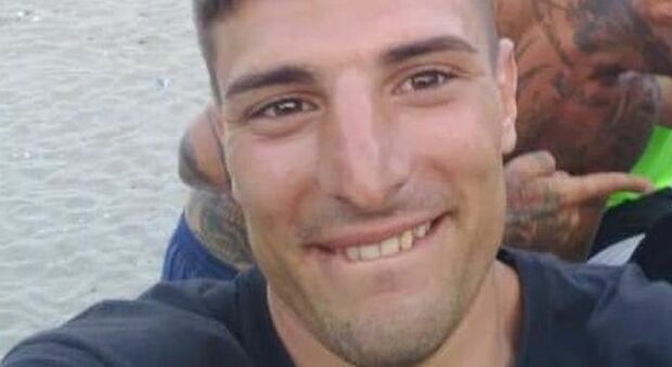 Gimmy Pozzi, kickboxer morto a Ponza: trovata una carriola, «è quella che trasportava il corpo»