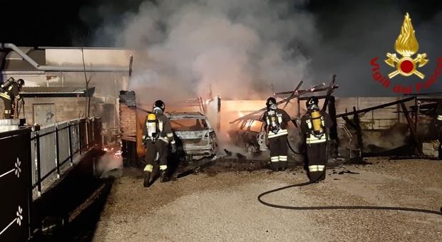 Incendio a Pieve di Soligo, in fiamme tre auto