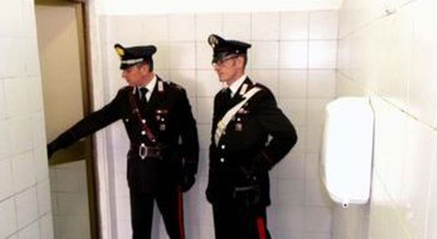 Il bagno dove l'universitario è stato arrestato (foto Luciano Sciurba)