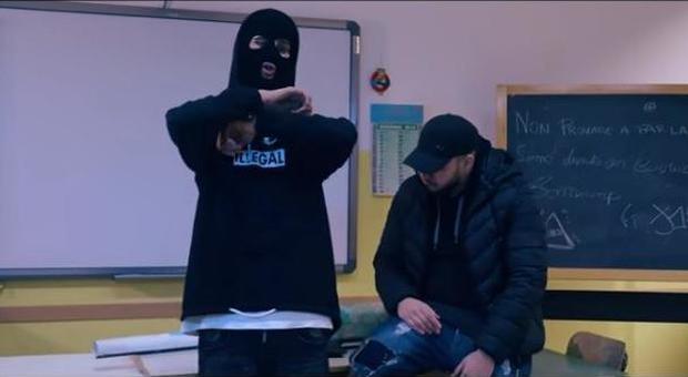 Video choc dei rapper: «La scuola brucia», il preside di Marcianise: «Ho autorizzato io»