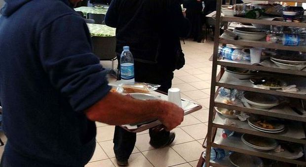 Spese pazze al Ministero della Difesa 17 euro per un rotolone di panno carta