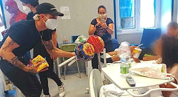 Roma, Achille Lauro in visita al San Camillo Forlanini nel reparto di Chirurgia Pediatrica