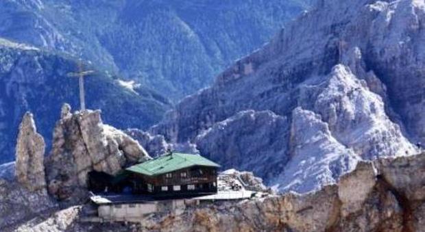 Addio al rifugio "nido di aquile" sulle Dolomiti